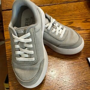 VGUC kids Kizik slip ons